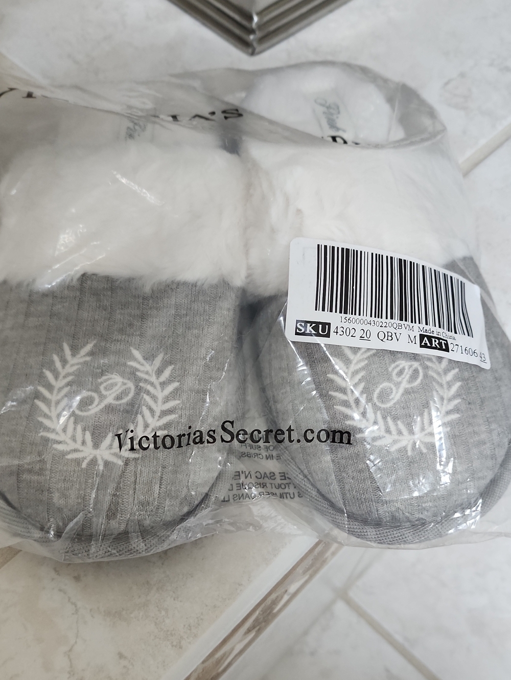 🩷 VICTORIA'S SECRET MEDIUM GRAY SLIPPERS 🩷